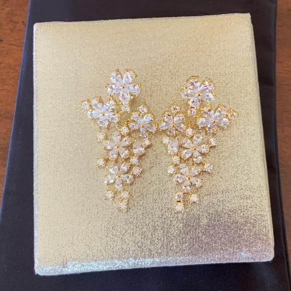 Nordstrom Cubic Zirconia Flower Statement Earrings - Picture 4 of 8